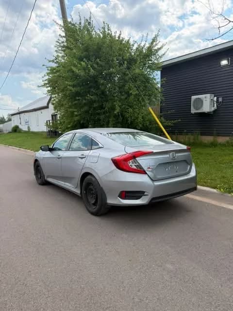 Honda Civic 2017 — 2/6